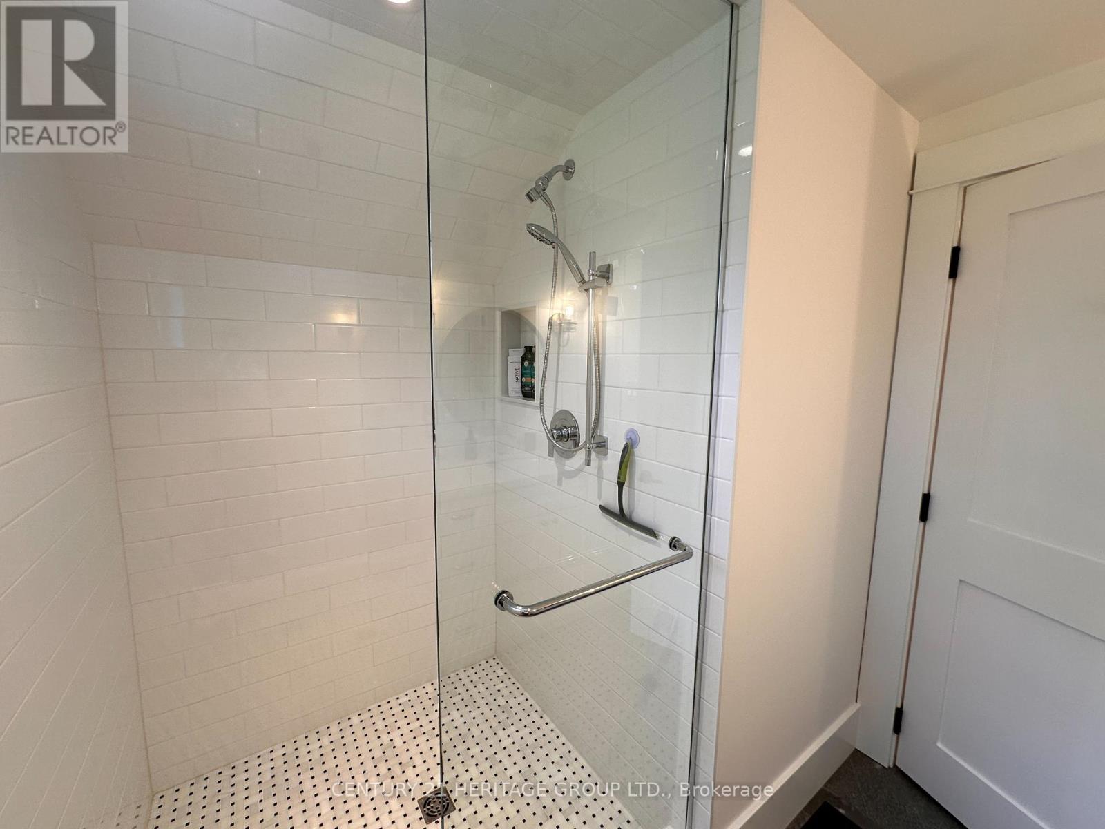 911 Lake Drive N, Georgina, Ontario  L4P 3E9 - Photo 34 - N12324233