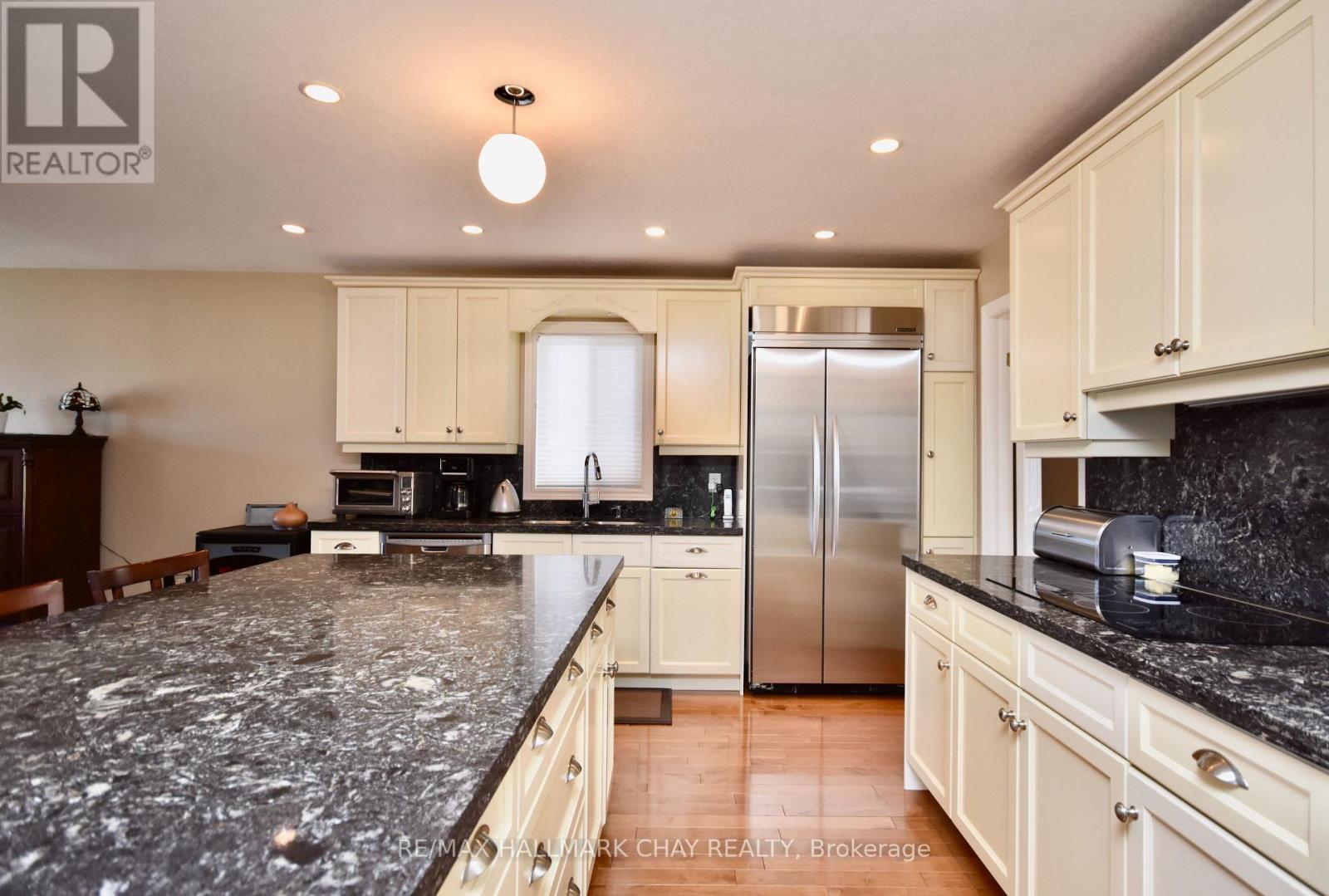 167 Crompton Drive, Barrie, Ontario  L4M 6P1 - Photo 11 - S12324167