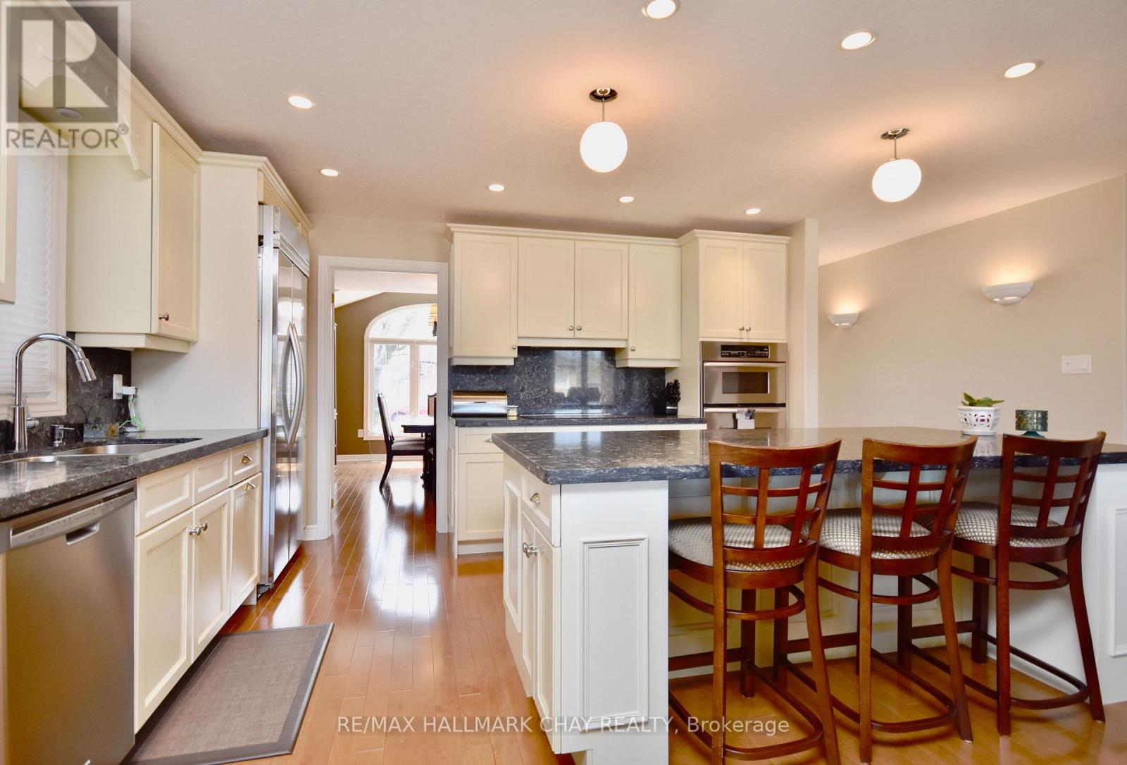 167 Crompton Drive, Barrie, Ontario  L4M 6P1 - Photo 12 - S12324167