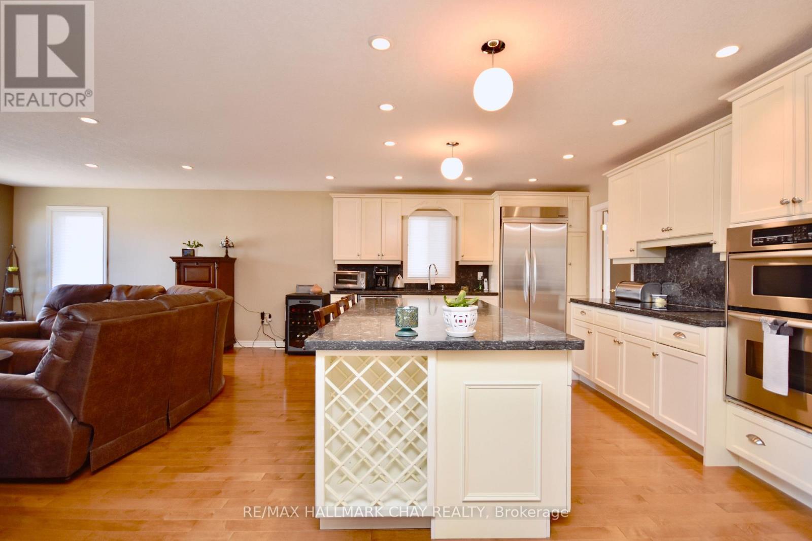 167 Crompton Drive, Barrie, Ontario  L4M 6P1 - Photo 8 - S12324167