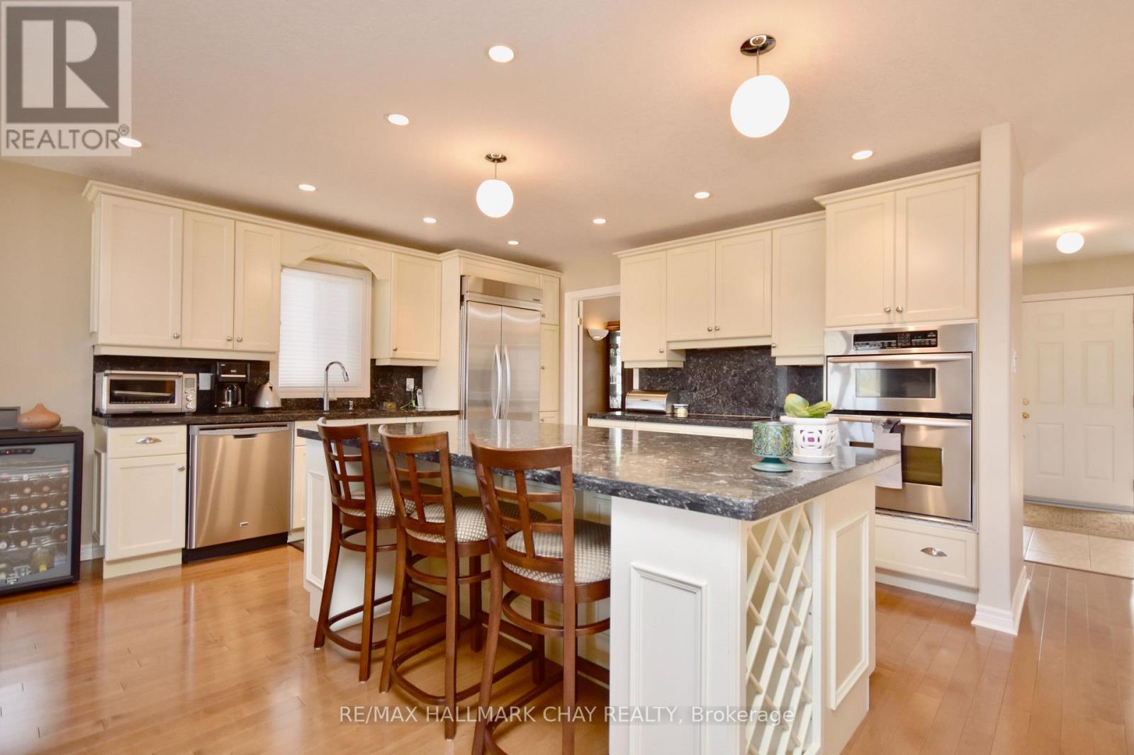 167 Crompton Drive, Barrie, Ontario  L4M 6P1 - Photo 9 - S12324167