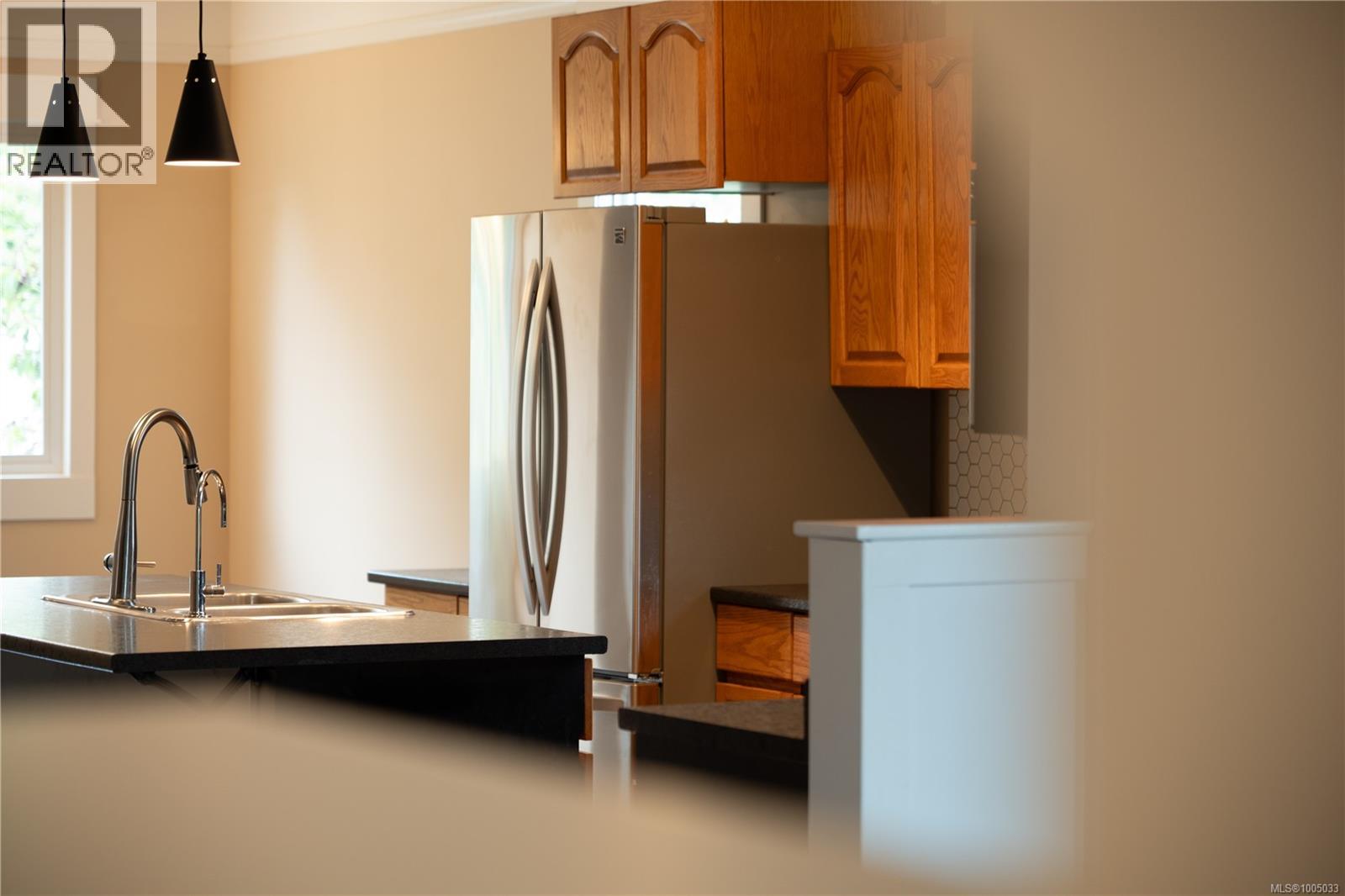 Property at 492 Machleary St image 1