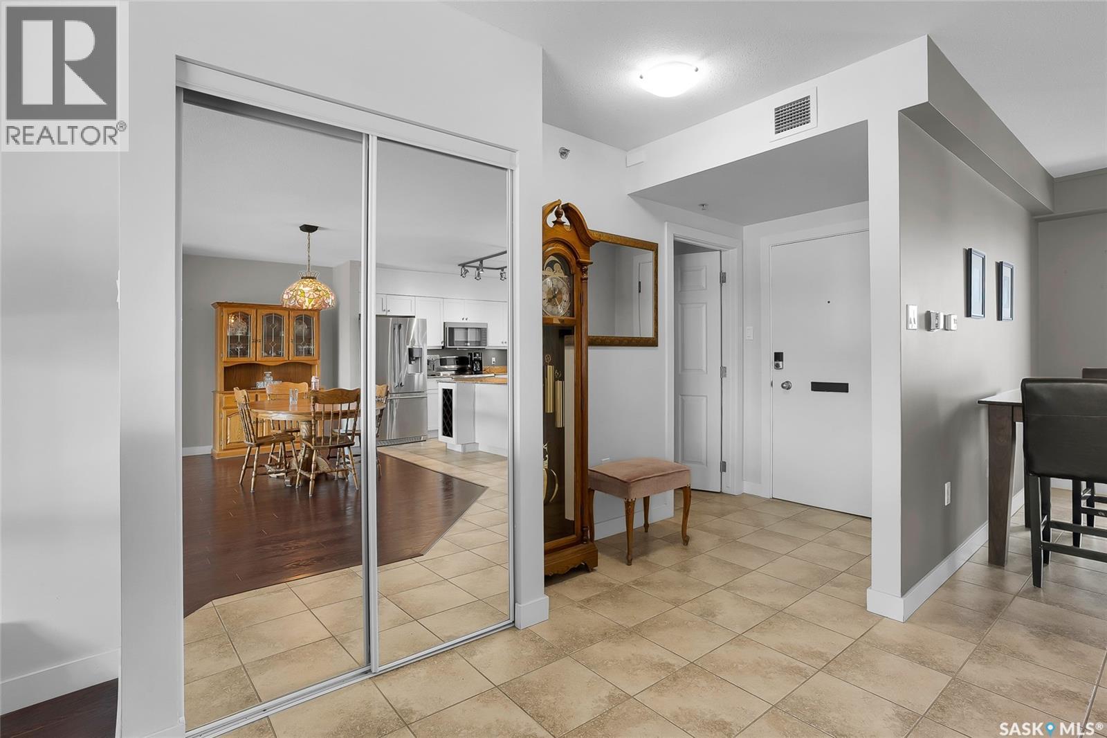 Penthouse B 537 4th Avenue N, Saskatoon, Saskatchewan  S7K 2M6 - Photo 8 - SK014056