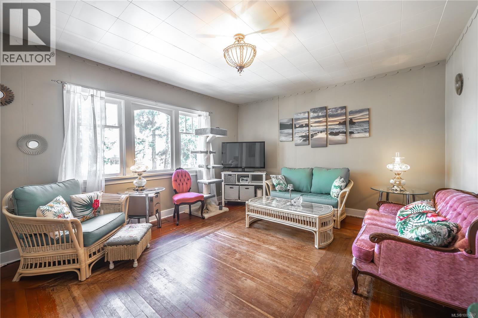 Property at 1733 Northfield Rd image 3