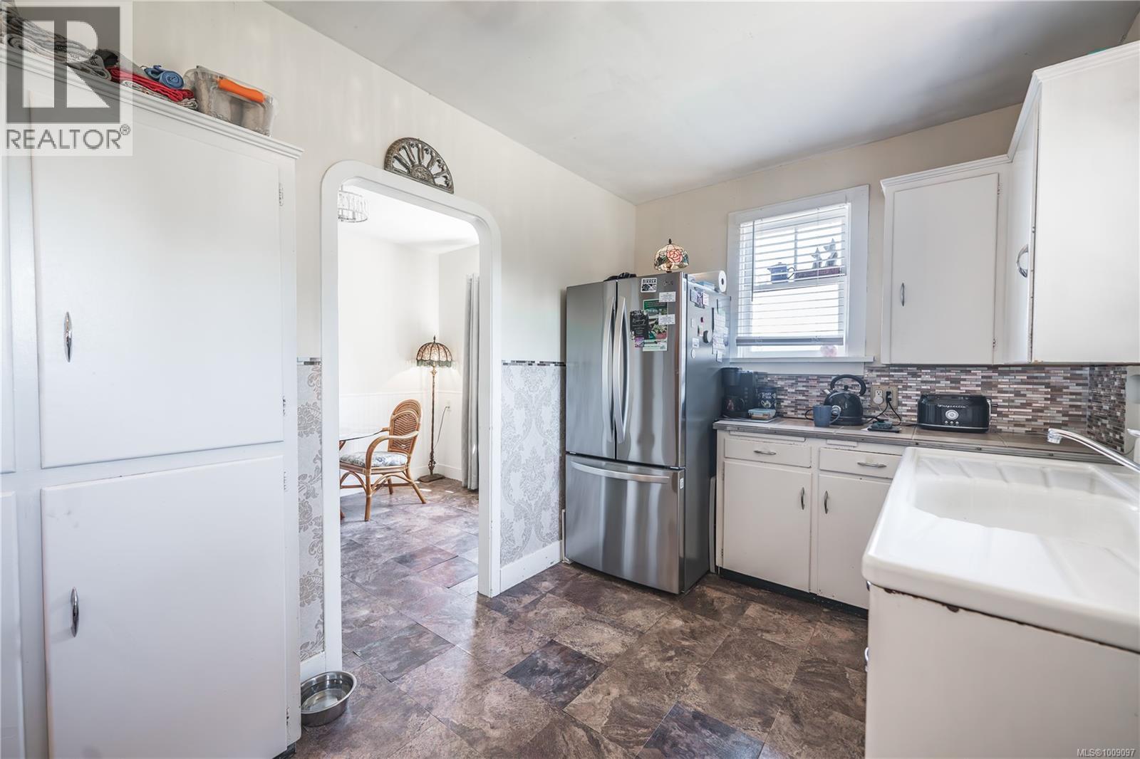 Property at 1733 Northfield Rd image 4