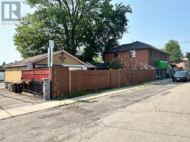 237 Park Lawn Road, Toronto, Ontario  M8Y 3J3 - Photo 7 - W12324177
