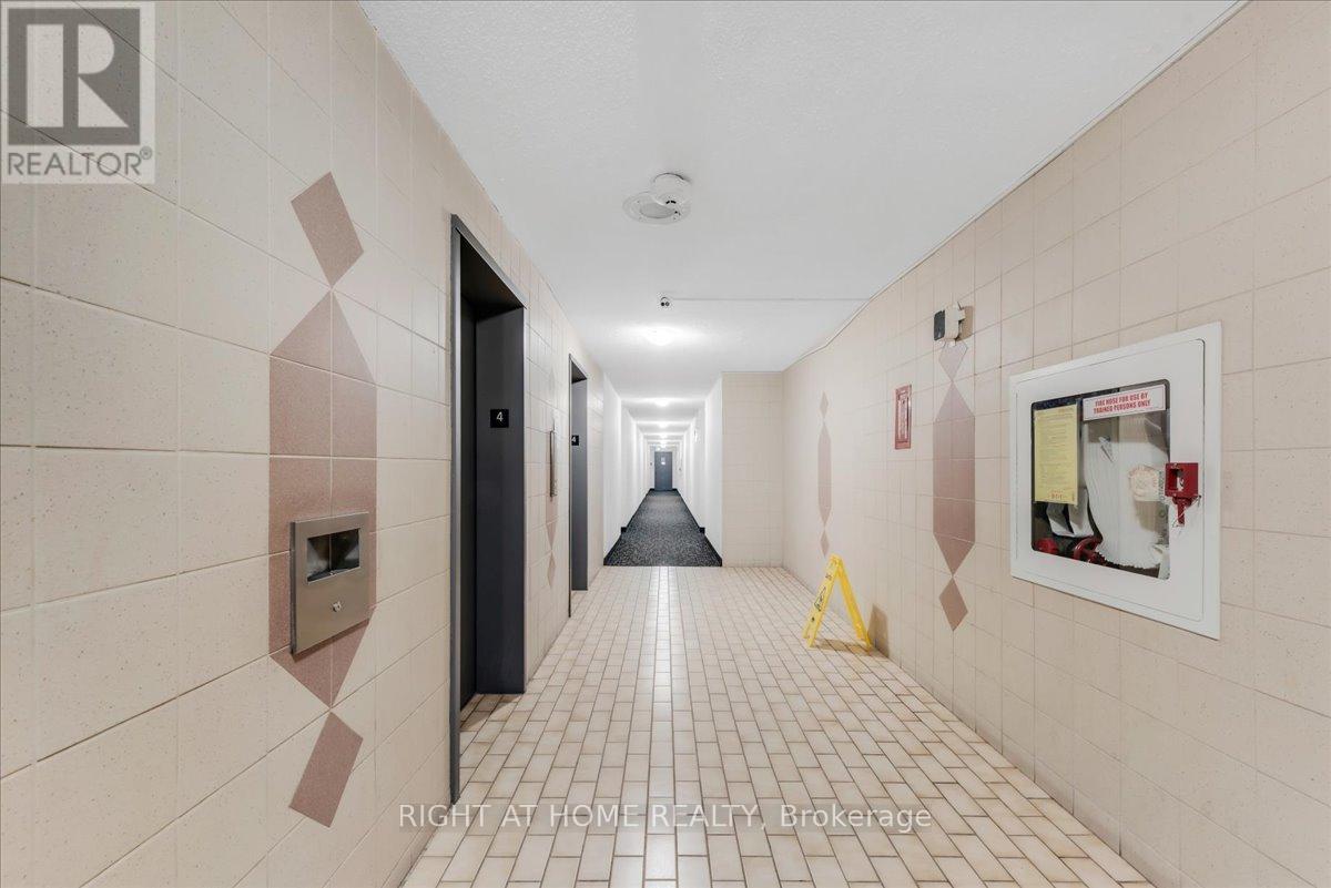 412 - 4 Lisa Street, Brampton, Ontario  L6T 4B6 - Photo 5 - W12324202