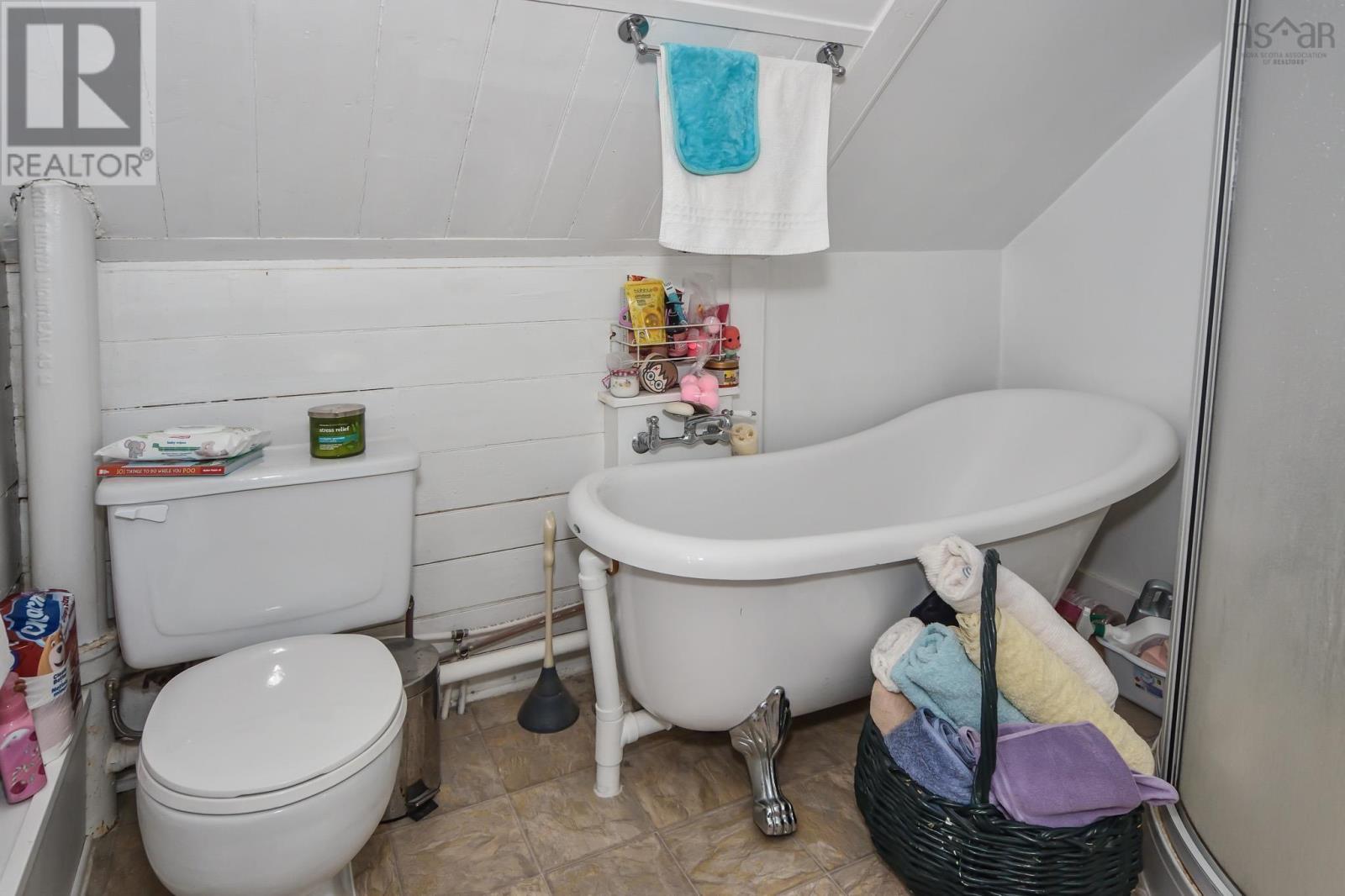 30 Jubilee Road, Bridgewater, Nova Scotia  B4V 2A4 - Photo 4 - 202512729