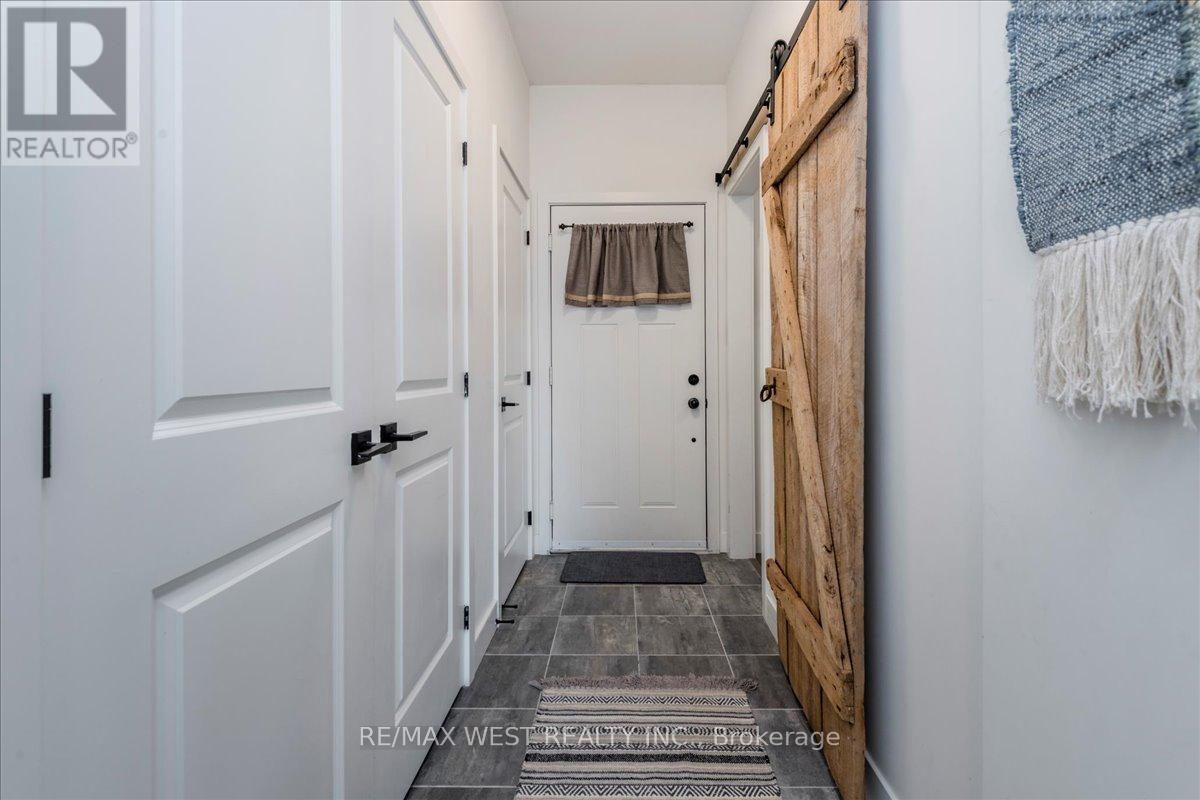 301 - 12 Beckwith Lane, Blue Mountains, Ontario  L9Y 0A4 - Photo 3 - X12324111