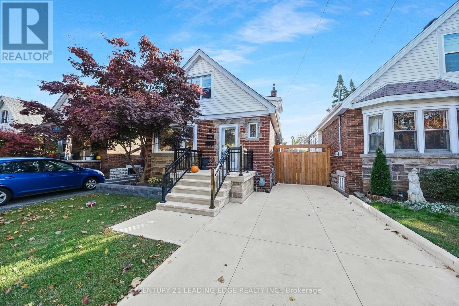 215 WEXFORD AVENUE S, Hamilton, Ontario
