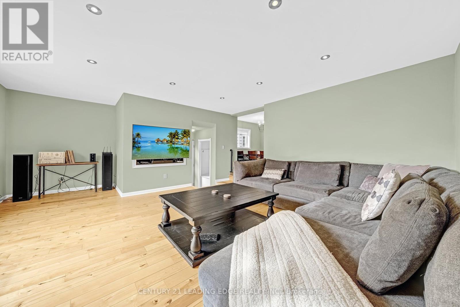 215 Wexford Avenue S, Hamilton, Ontario  L8K 2P1 - Photo 11 - X12324143