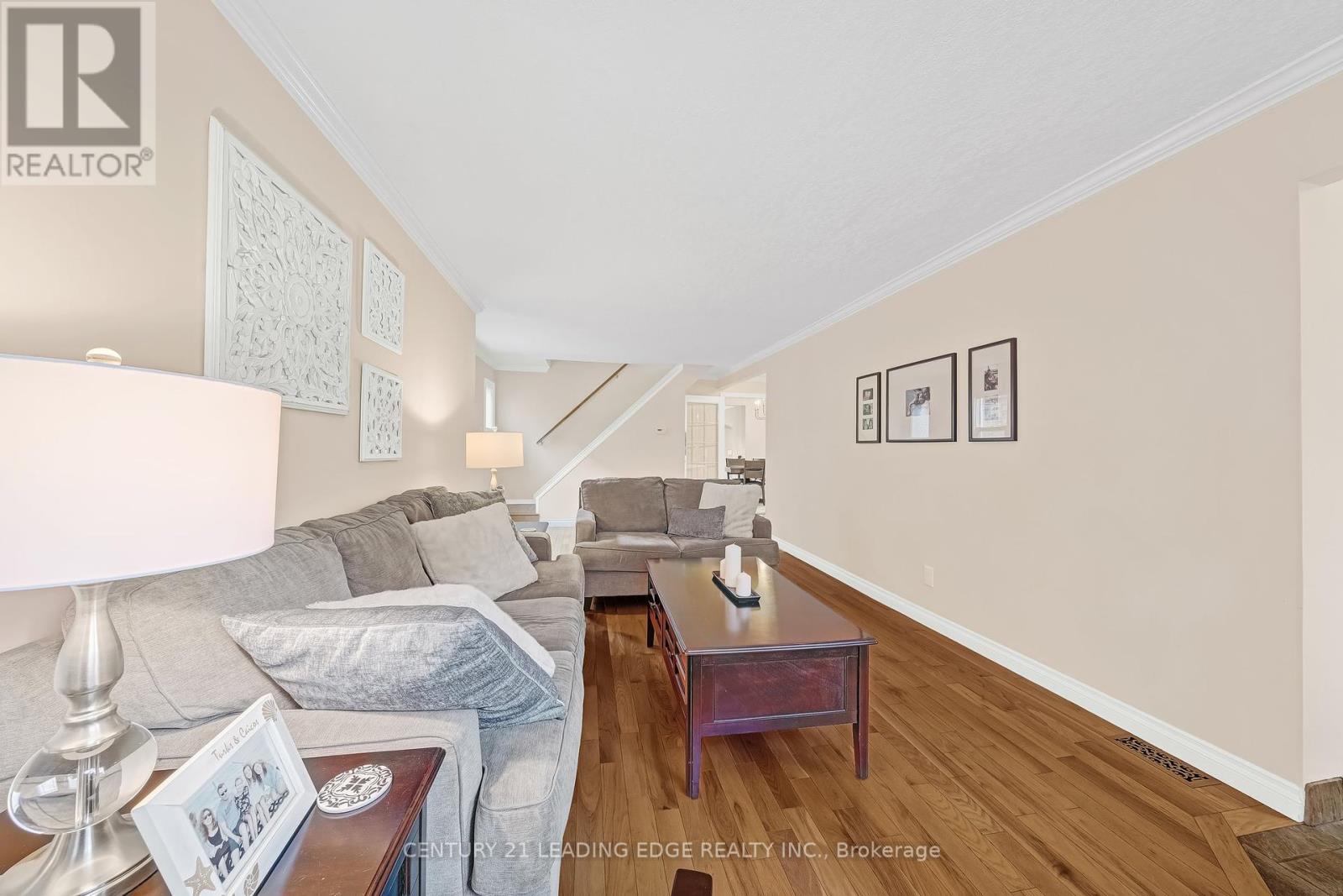215 Wexford Avenue S, Hamilton, Ontario  L8K 2P1 - Photo 12 - X12324143