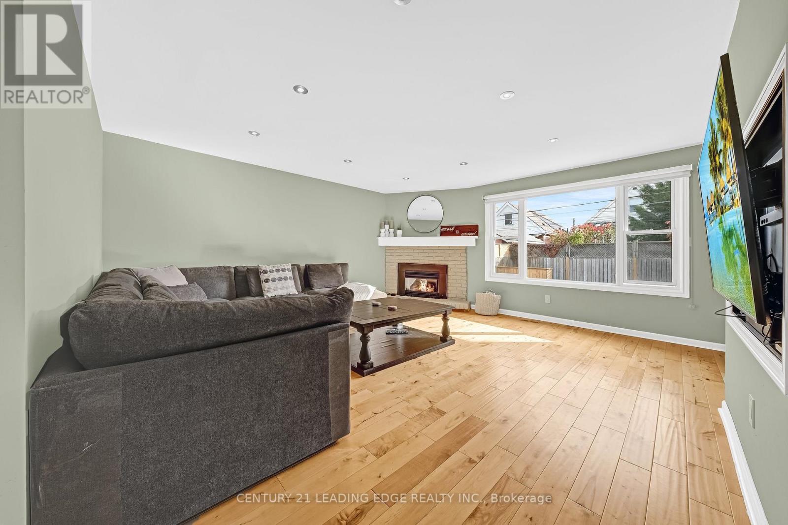 215 Wexford Avenue S, Hamilton, Ontario  L8K 2P1 - Photo 14 - X12324143
