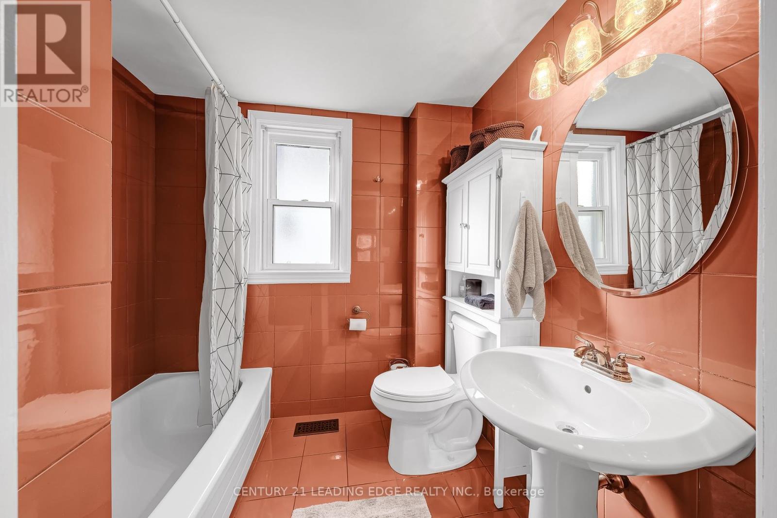 215 Wexford Avenue S, Hamilton, Ontario  L8K 2P1 - Photo 17 - X12324143