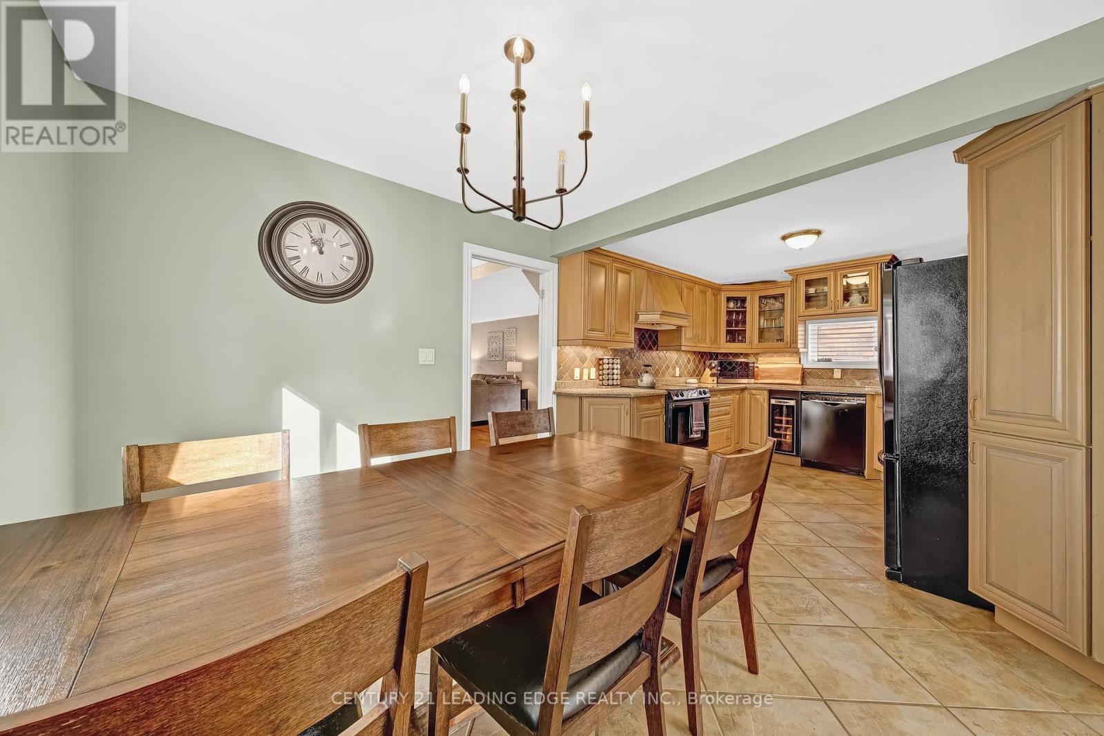 215 Wexford Avenue S, Hamilton, Ontario  L8K 2P1 - Photo 20 - X12324143