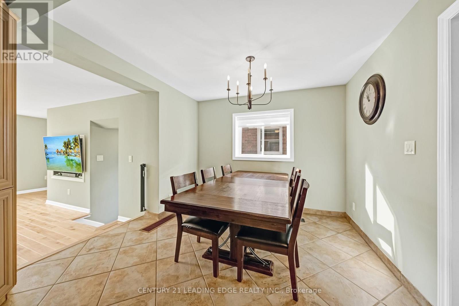 215 Wexford Avenue S, Hamilton, Ontario  L8K 2P1 - Photo 21 - X12324143