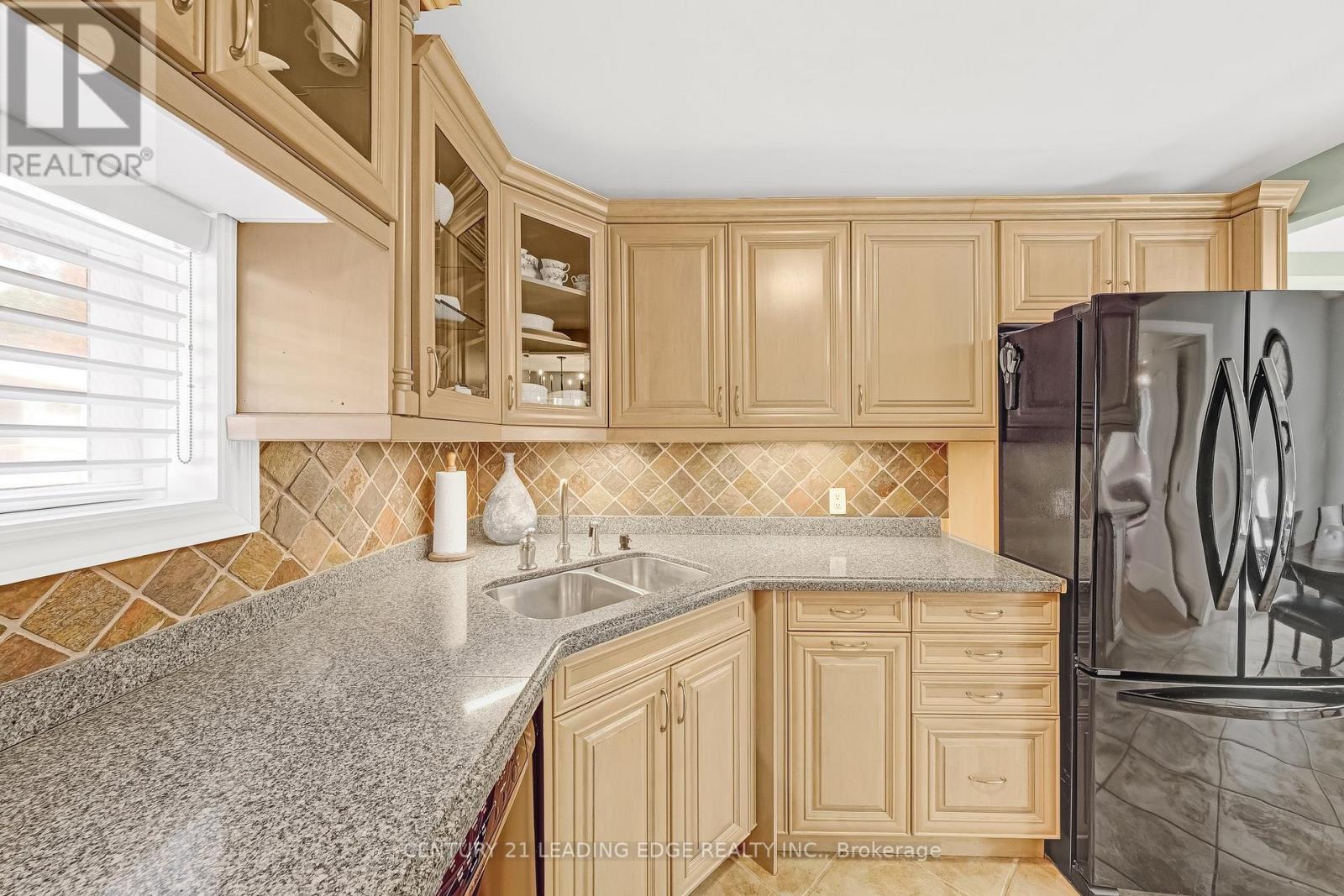 215 Wexford Avenue S, Hamilton, Ontario  L8K 2P1 - Photo 24 - X12324143