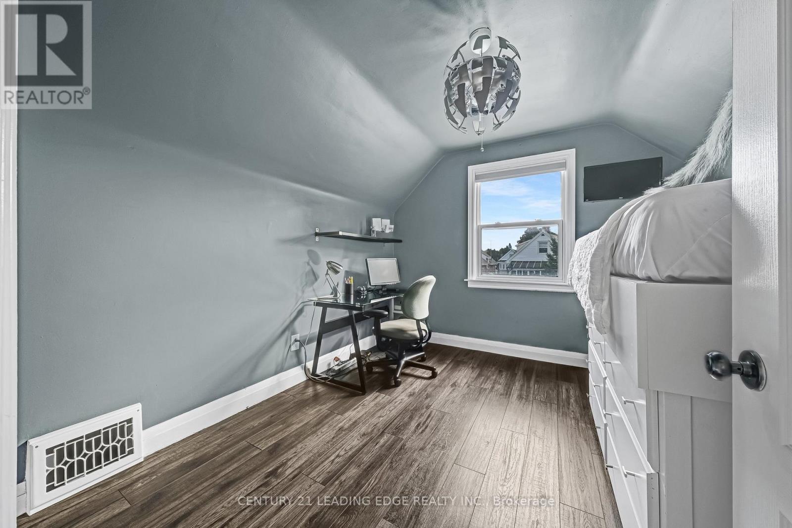 215 Wexford Avenue S, Hamilton, Ontario  L8K 2P1 - Photo 30 - X12324143