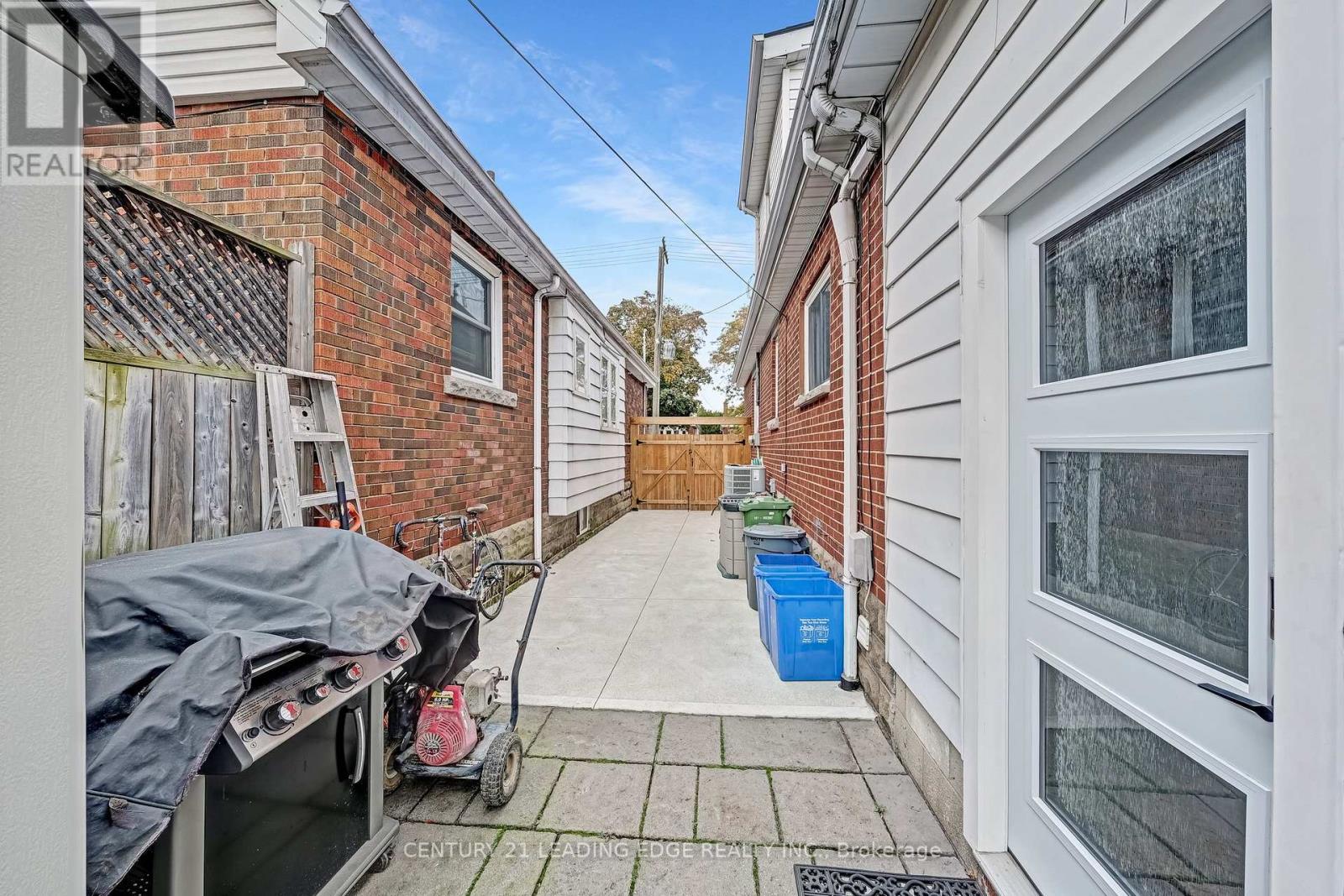 215 Wexford Avenue S, Hamilton, Ontario  L8K 2P1 - Photo 39 - X12324143