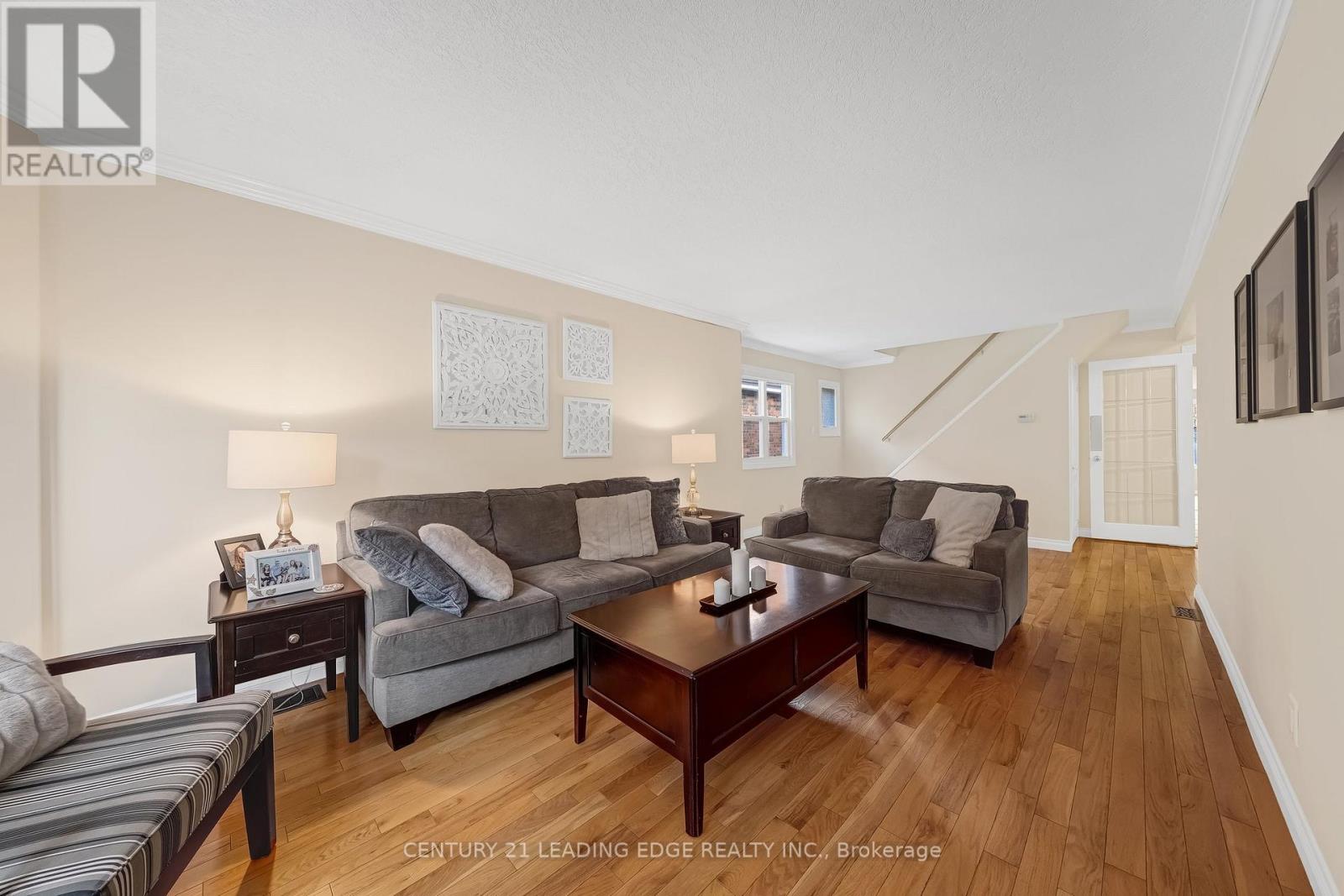 215 Wexford Avenue S, Hamilton, Ontario  L8K 2P1 - Photo 6 - X12324143