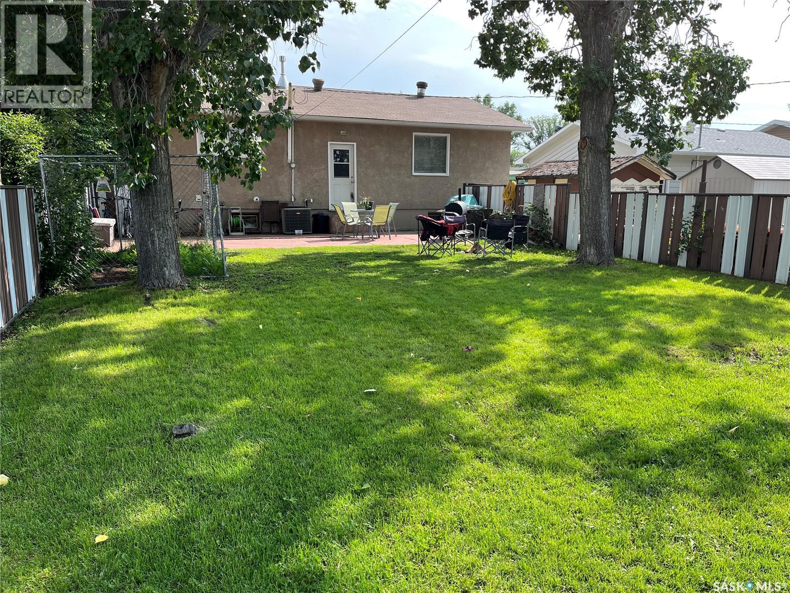 229 4th Avenue E, Gravelbourg, Saskatchewan  S0H 1X0 - Photo 30 - SK014630