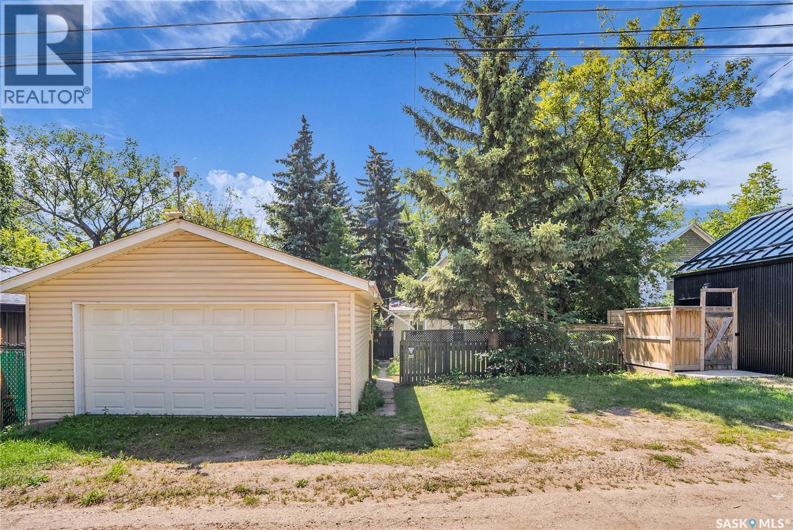 Property at 118 28th STREET W image 2