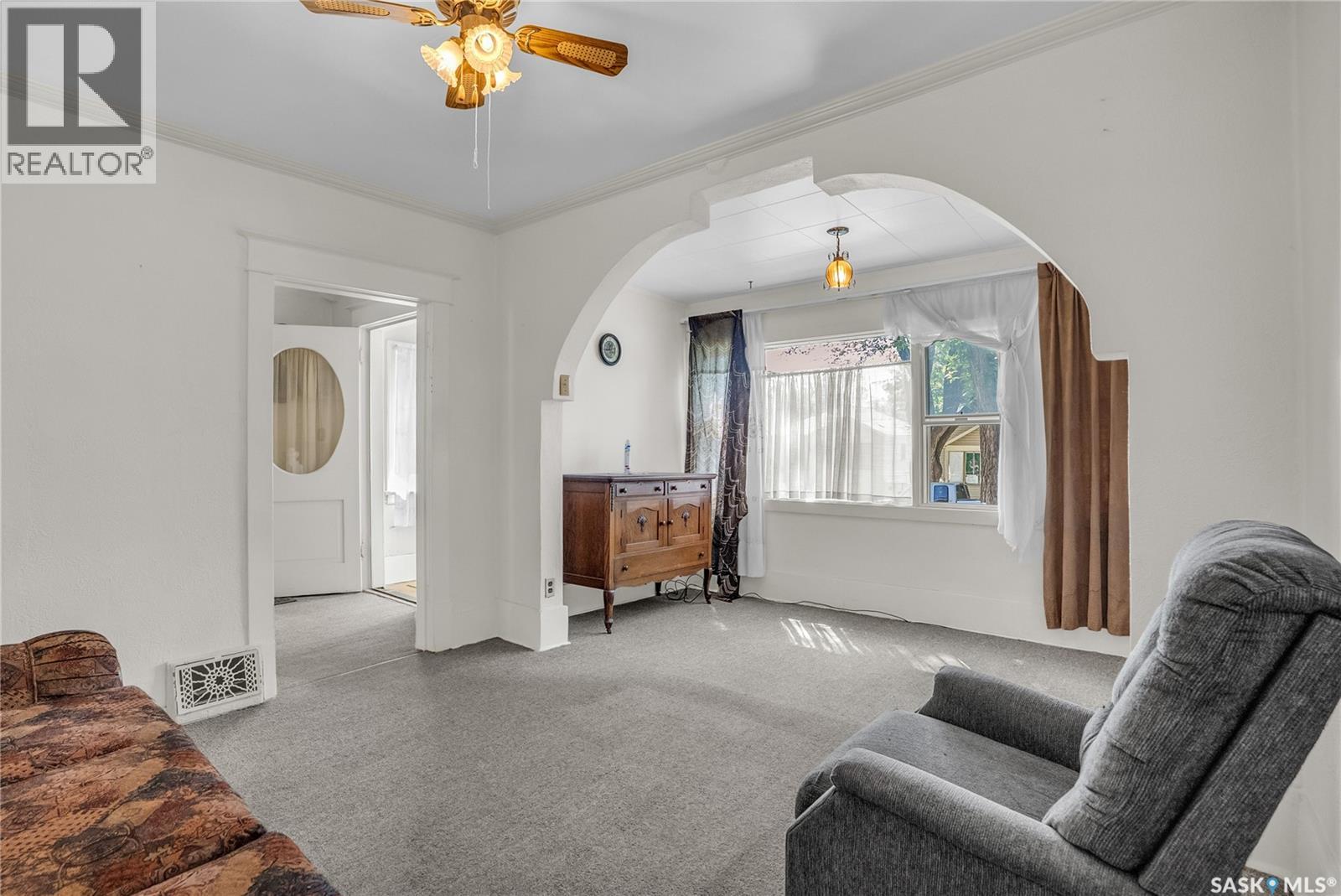 Property at 118 28th STREET W image 5