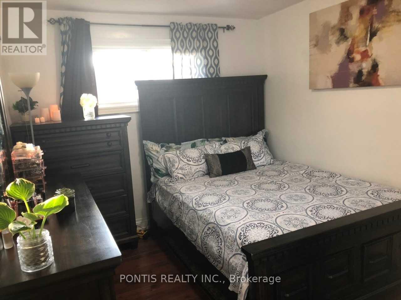 Property at 114 CULTRA SQUARE N image 5