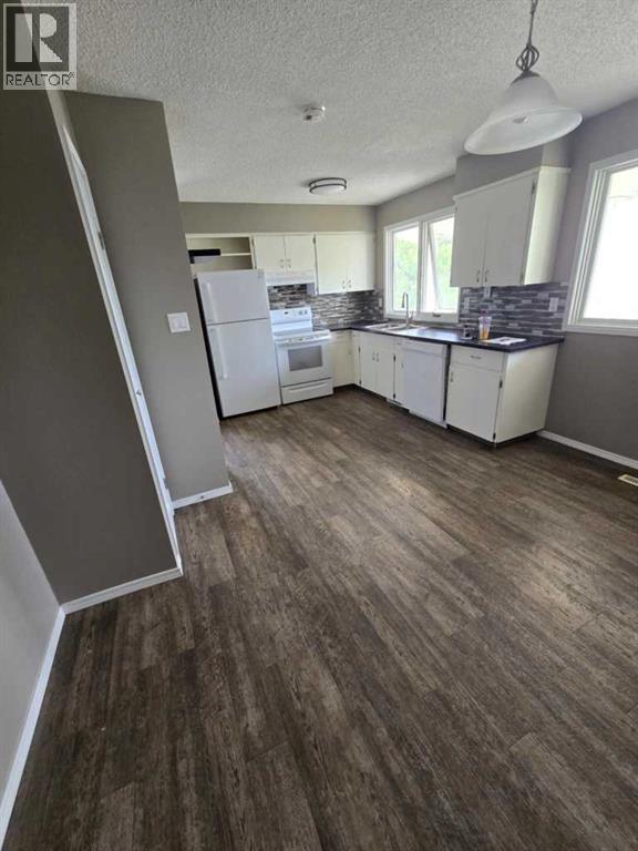 Property at 8702 96 Street image 2