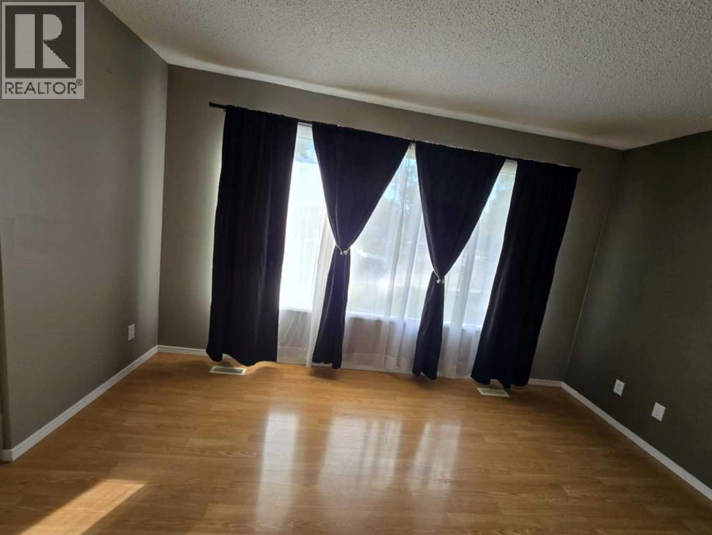 Property at 8702 96 Street image 4