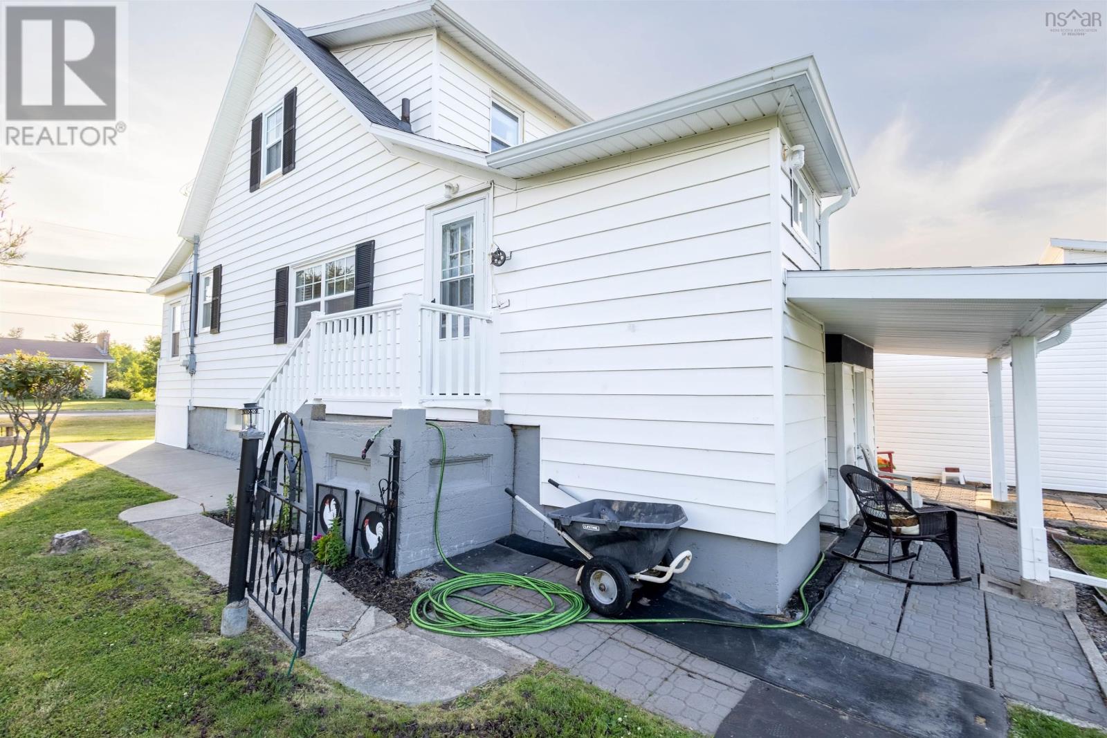 288 Atlantic Street, Sydney Mines, Nova Scotia  B1V 1W8 - Photo 10 - 202517495