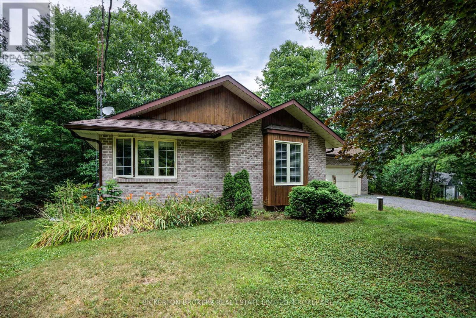 16 Village Estates Road S, Leeds And The Thousand Islands, Ontario  K0E 1L0 - Photo 10 - X12324402