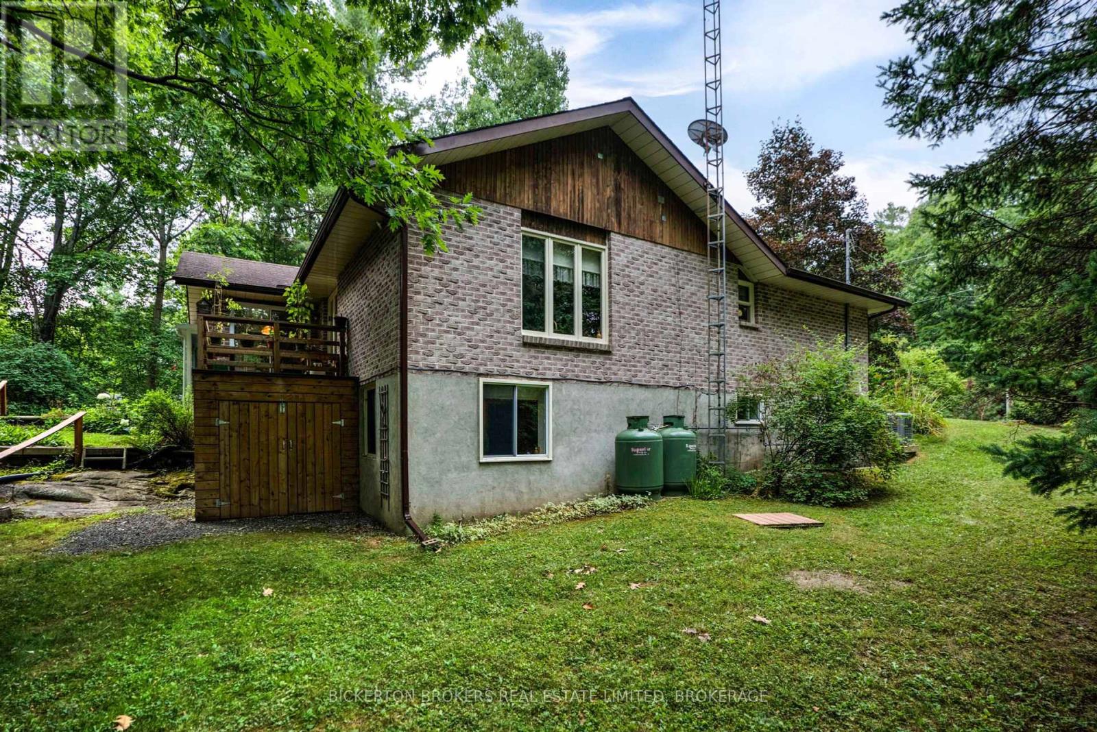 16 Village Estates Road S, Leeds And The Thousand Islands, Ontario  K0E 1L0 - Photo 11 - X12324402