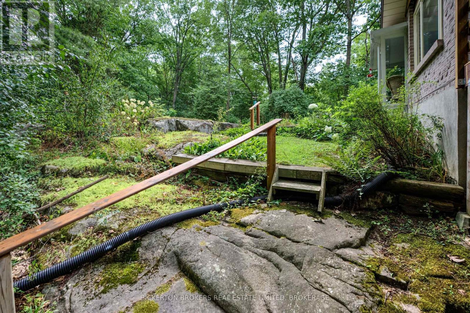 16 Village Estates Road S, Leeds And The Thousand Islands, Ontario  K0E 1L0 - Photo 12 - X12324402