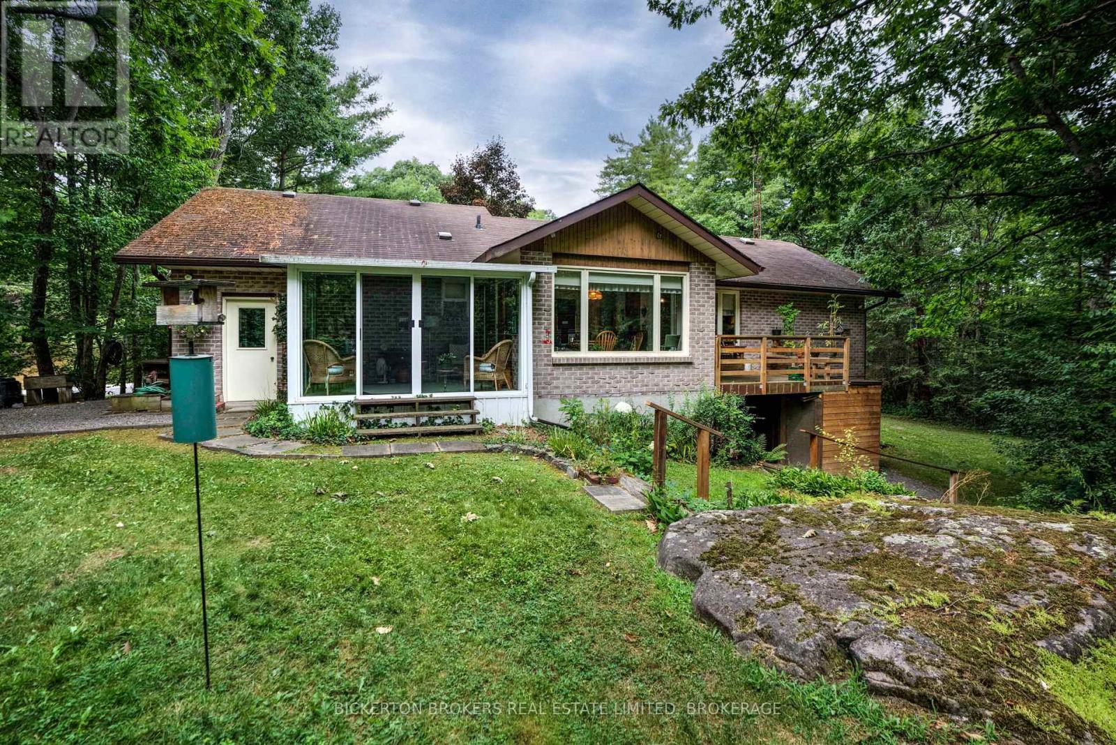 16 Village Estates Road S, Leeds And The Thousand Islands, Ontario  K0E 1L0 - Photo 14 - X12324402