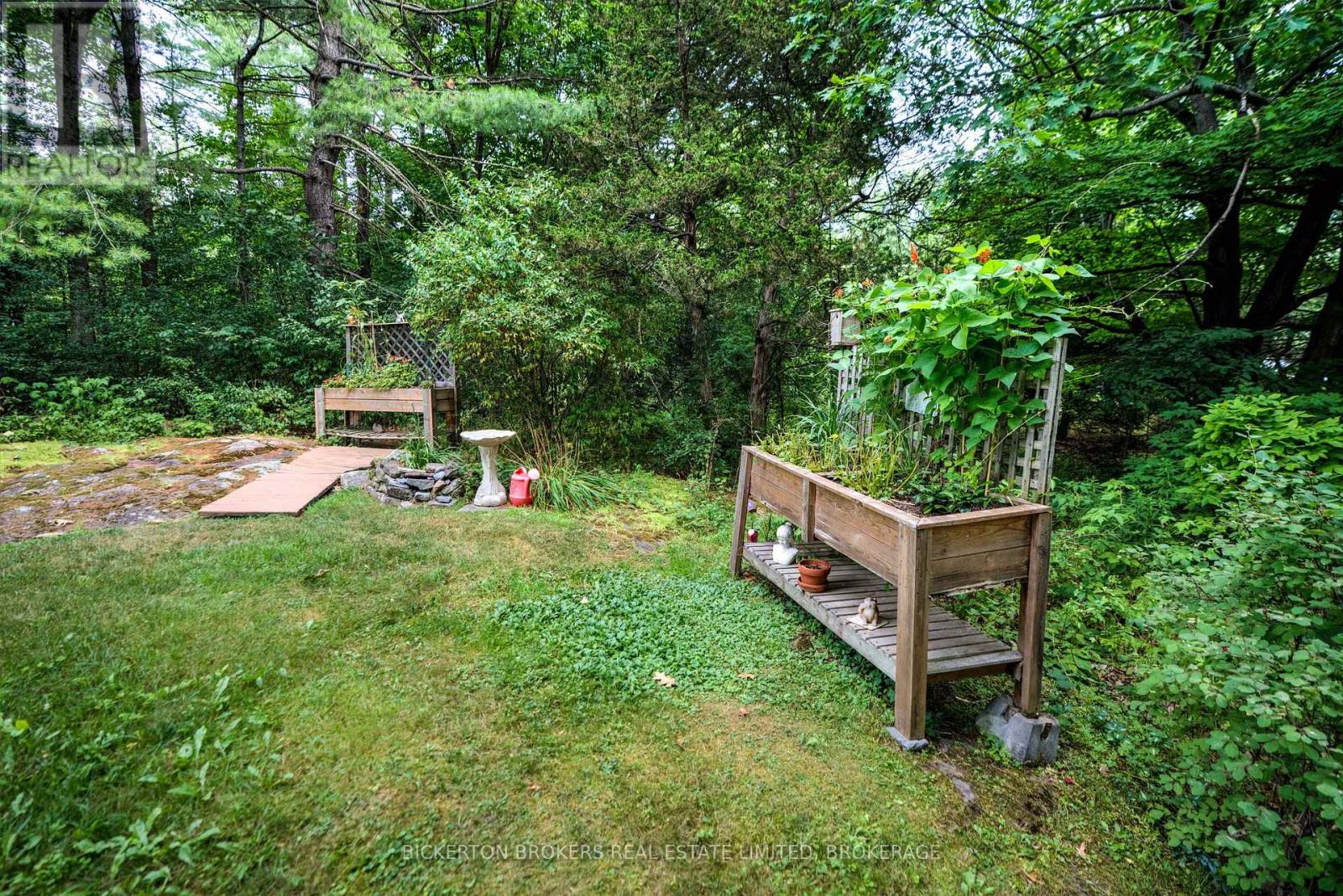 16 Village Estates Road S, Leeds And The Thousand Islands, Ontario  K0E 1L0 - Photo 15 - X12324402