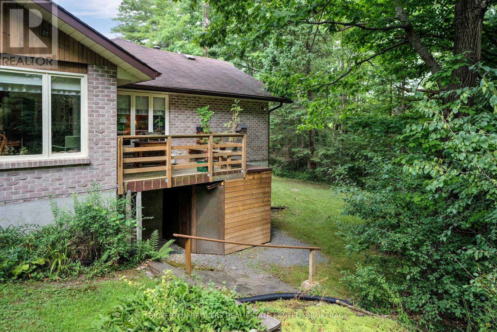 16 Village Estates Road S, Leeds And The Thousand Islands, Ontario  K0E 1L0 - Photo 16 - X12324402