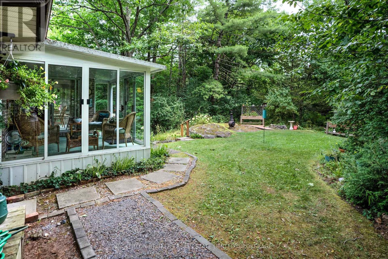 16 Village Estates Road S, Leeds And The Thousand Islands, Ontario  K0E 1L0 - Photo 17 - X12324402