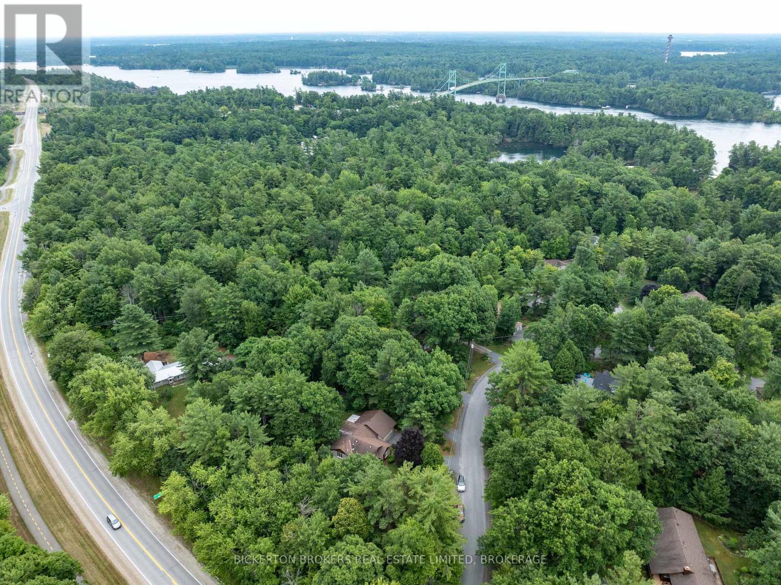 16 Village Estates Road S, Leeds And The Thousand Islands, Ontario  K0E 1L0 - Photo 3 - X12324402