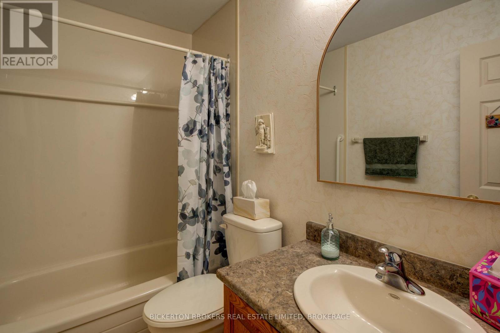 16 Village Estates Road S, Leeds And The Thousand Islands, Ontario  K0E 1L0 - Photo 33 - X12324402