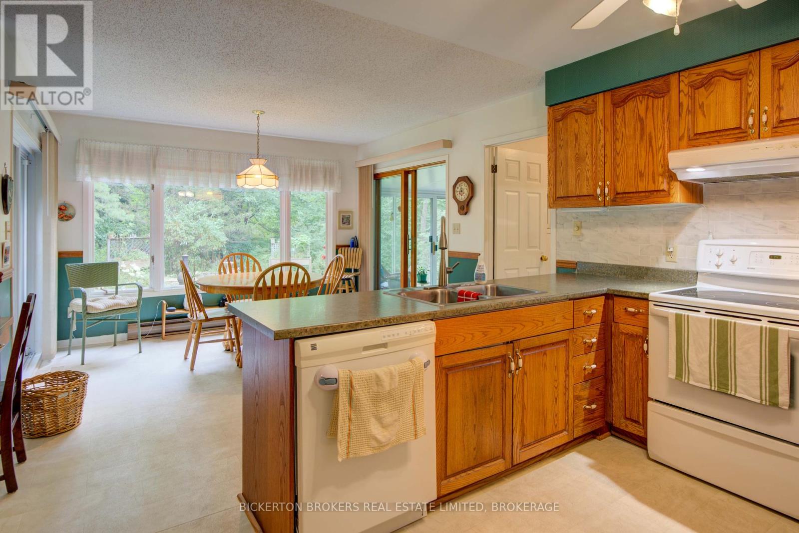 16 Village Estates Road S, Leeds And The Thousand Islands, Ontario  K0E 1L0 - Photo 37 - X12324402