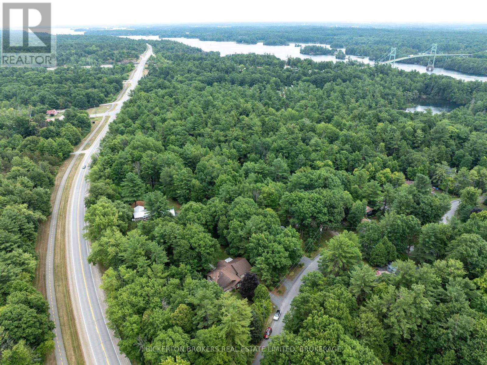 16 Village Estates Road S, Leeds And The Thousand Islands, Ontario  K0E 1L0 - Photo 4 - X12324402