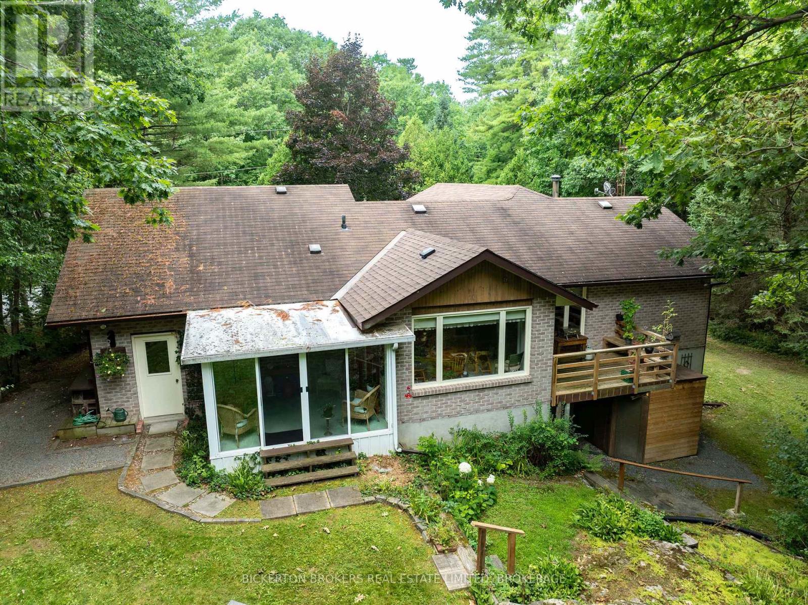 16 Village Estates Road S, Leeds And The Thousand Islands, Ontario  K0E 1L0 - Photo 5 - X12324402
