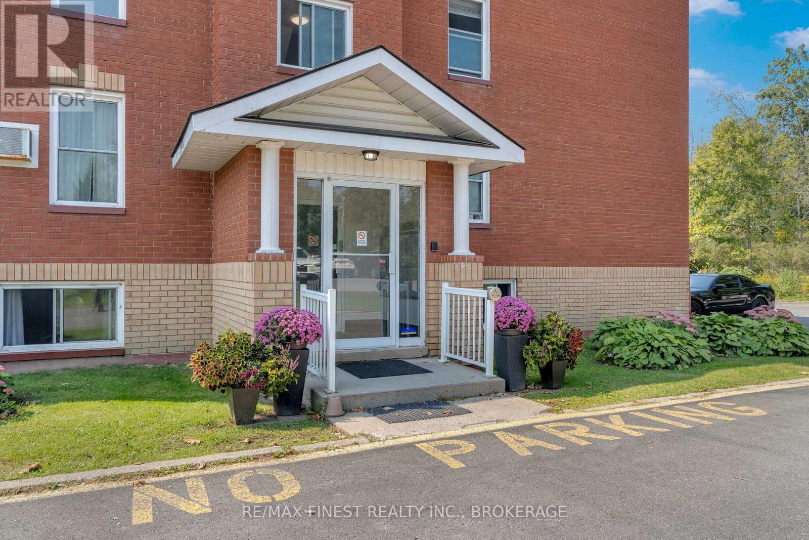403 - 540 Talbot Place, Gananoque, Ontario  K7G 3C6 - Photo 1 - X12324504