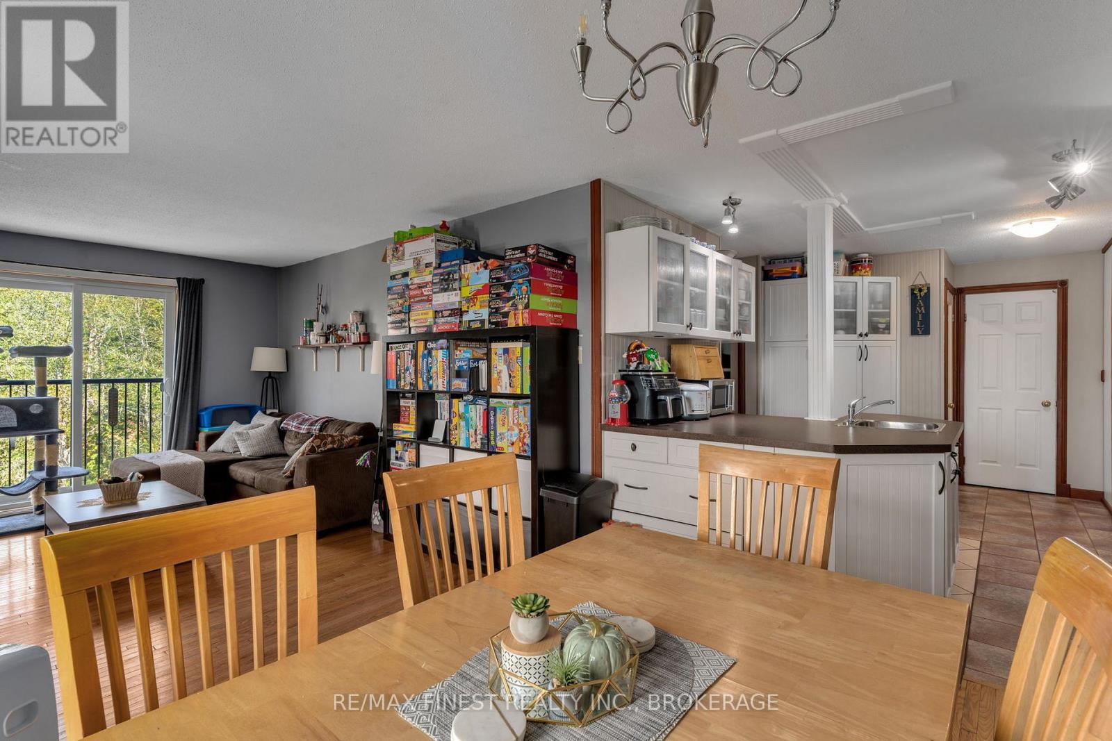 403 - 540 Talbot Place, Gananoque, Ontario  K7G 3C6 - Photo 6 - X12324504