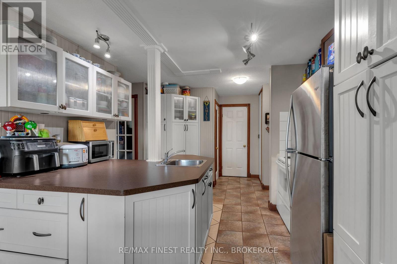 403 - 540 Talbot Place, Gananoque, Ontario  K7G 3C6 - Photo 7 - X12324504
