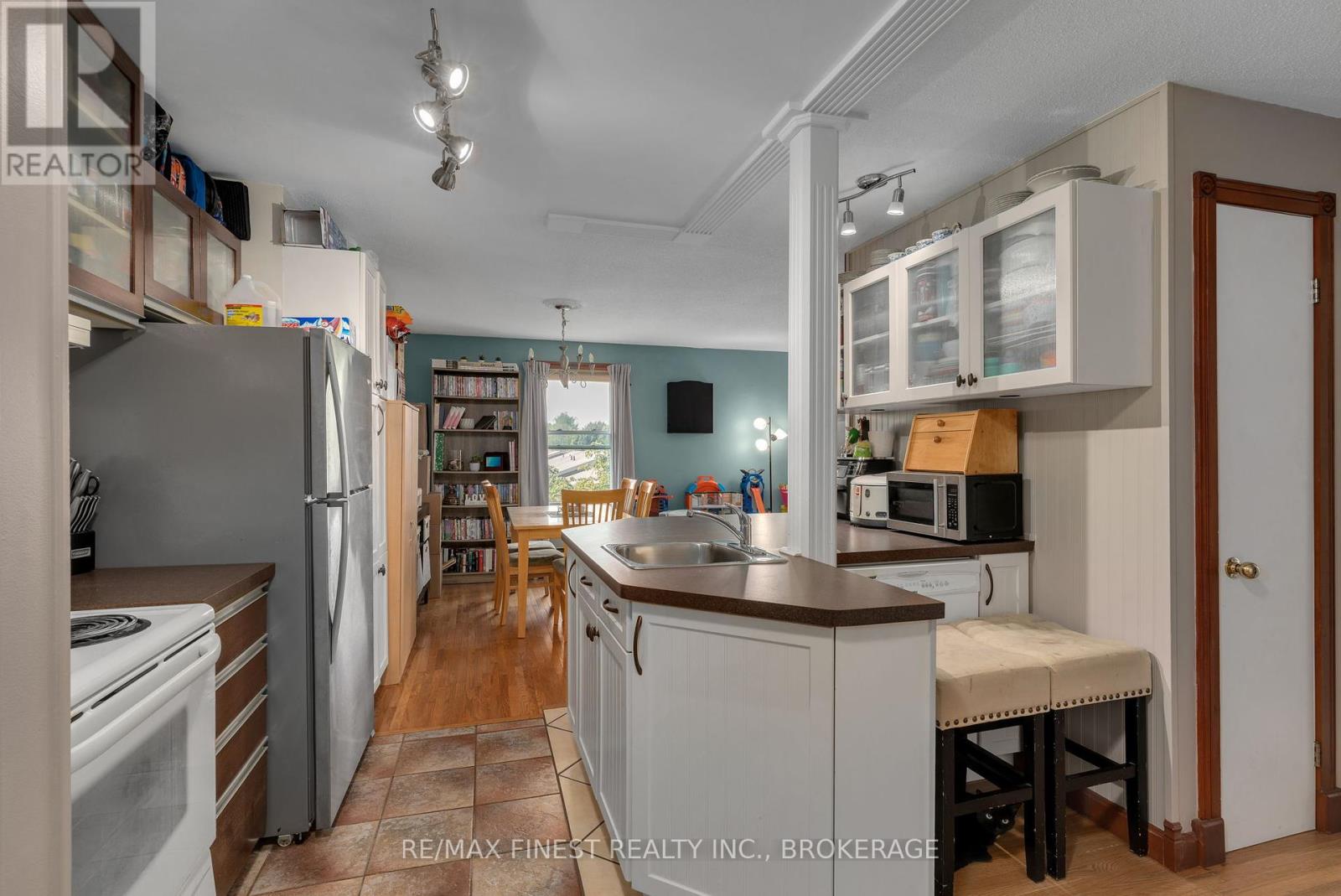 403 - 540 Talbot Place, Gananoque, Ontario  K7G 3C6 - Photo 8 - X12324504