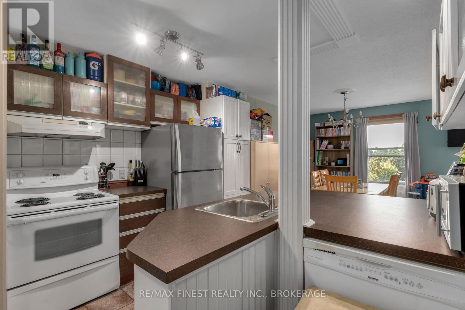 403 - 540 Talbot Place, Gananoque, Ontario  K7G 3C6 - Photo 9 - X12324504