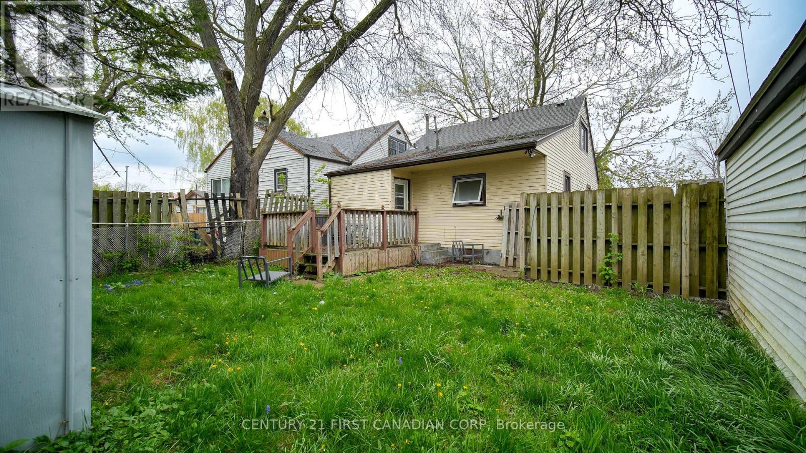 19 Montgomery Drive, Chatham-Kent, Ontario  N8A 1P2 - Photo 21 - X12324501