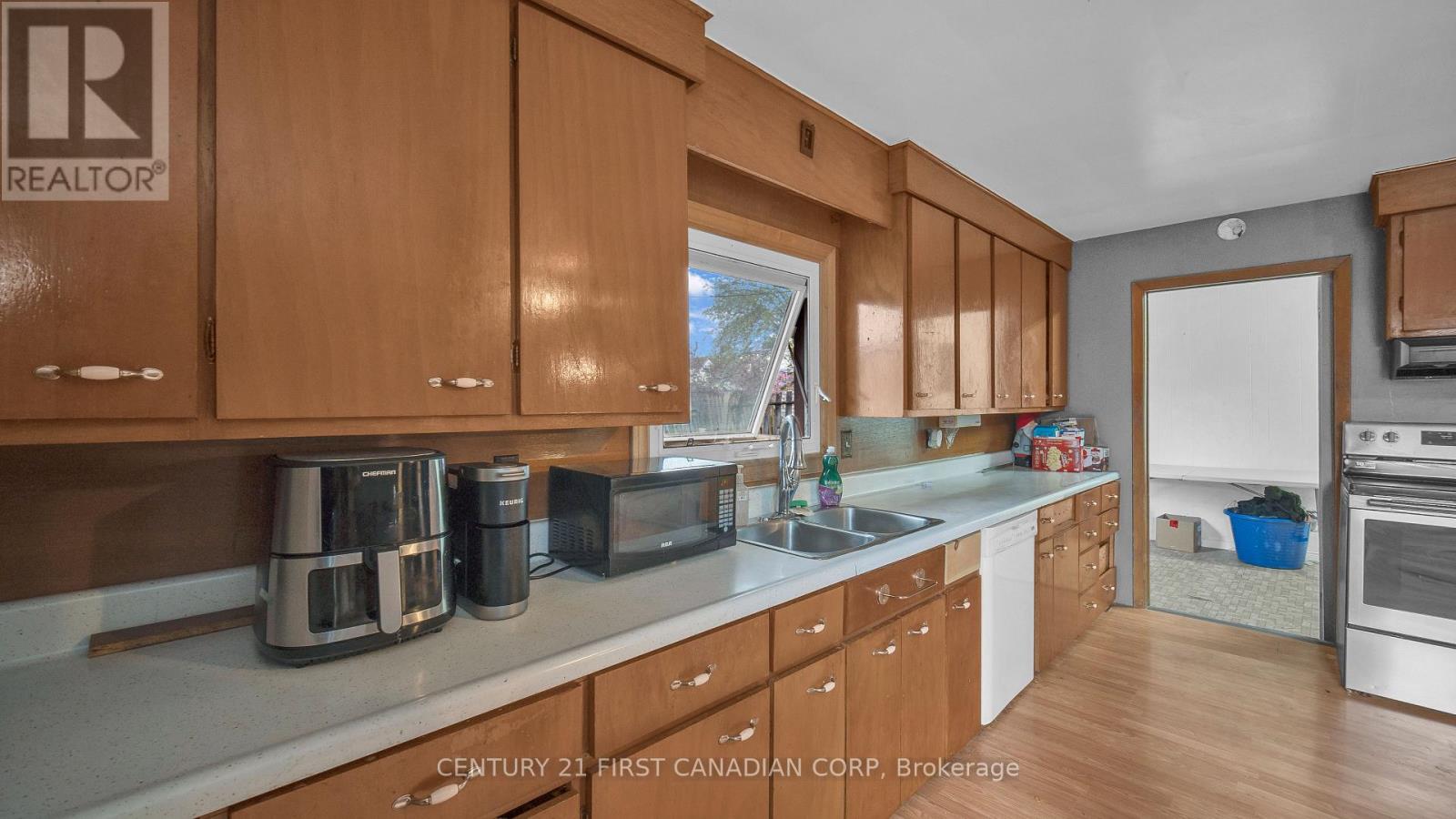 19 Montgomery Drive, Chatham-Kent, Ontario  N8A 1P2 - Photo 7 - X12324501